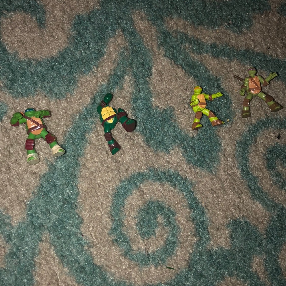 Teenage mutant ninja turtles action figures